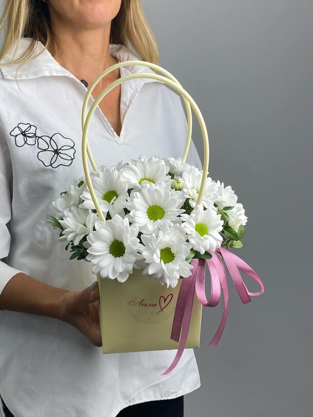 Композиция "ромашки", артикул F1332253 - 1790 рублей, доставка по городу. Flawery - доставка цветов