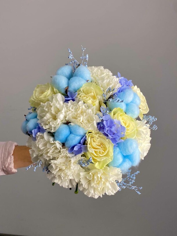 "небеса", артикул F1376635 - 6990 рублей, доставка по городу. Flawery - доставка цветов