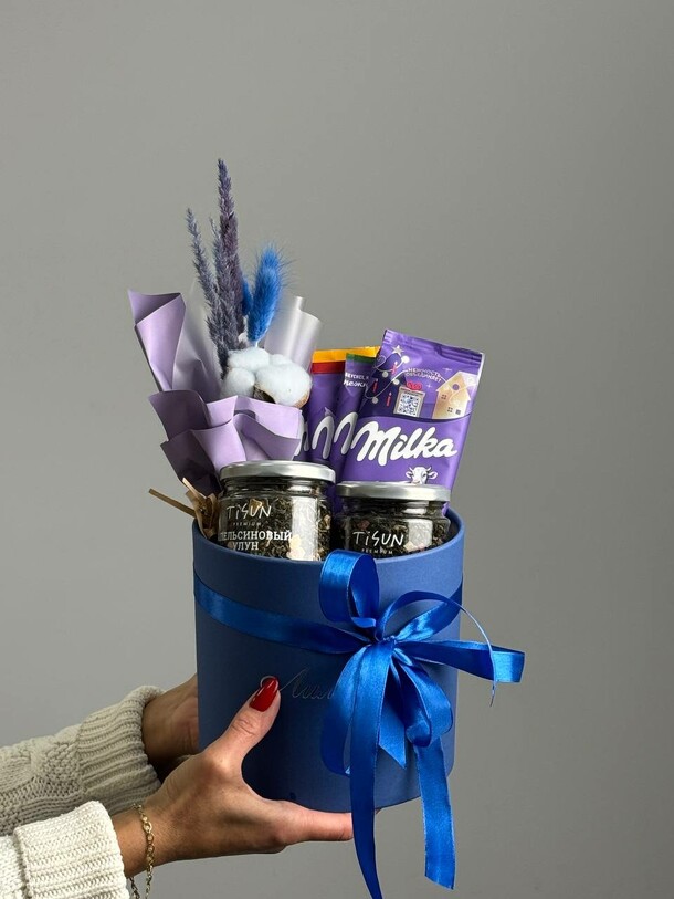 Набор чая и конфет, артикул F1490416 - 3090 рублей, доставка по городу. Flawery - доставка цветов