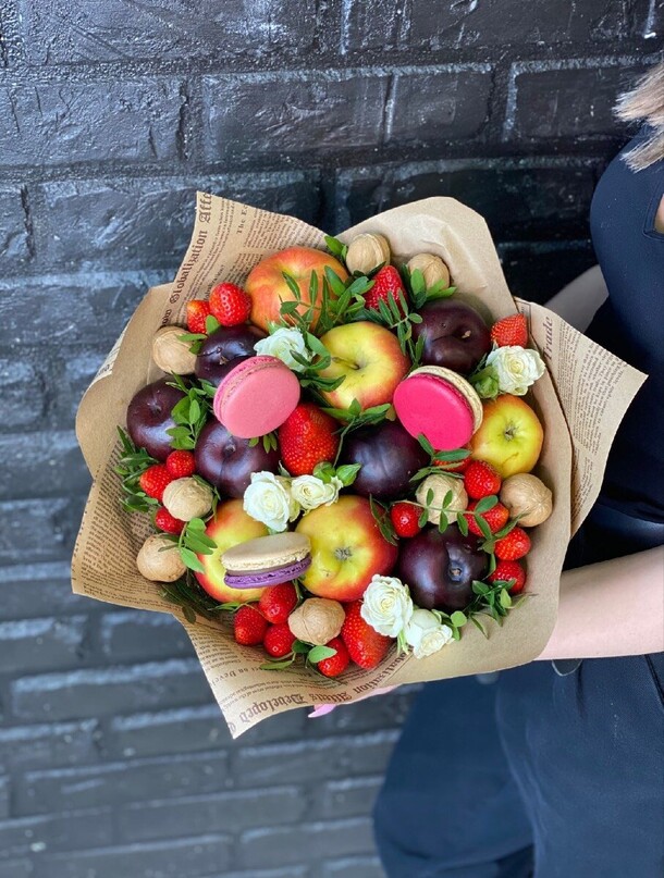 Фруктовый букет, артикул F1215200 - 5390 рублей, доставка по городу. Flawery - доставка цветов