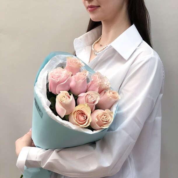 Букет из 9 нежных роз, артикул F1244995 - 3550 рублей, доставка по городу. Flawery - доставка цветов