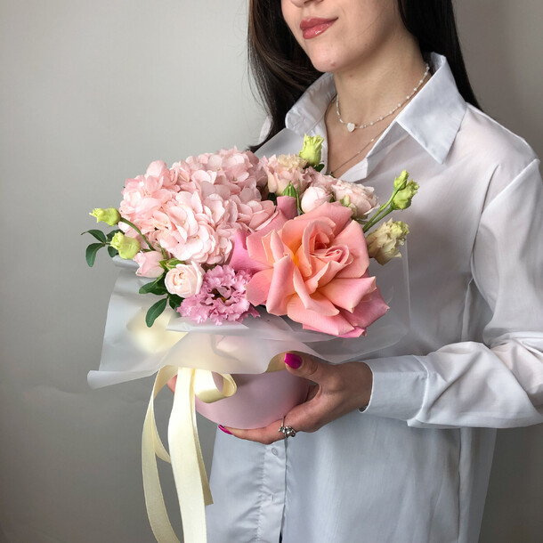 Цветы афродиты - композиция из роз и гортензий, артикул F1271157 - 4250 рублей, доставка по городу. Flawery - доставка цветов
