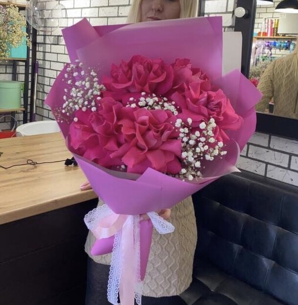 Букет из французских роз и гипсофилы, артикул F1266902 - 2780 рублей, доставка по городу. Flawery - доставка цветов