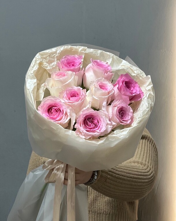 Монобукет из розовых роз, артикул F1490166 - 4659 рублей, доставка по городу. Flawery - доставка цветов