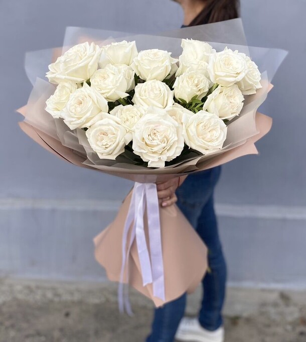 Пионовидная белая роза, артикул F1139101 - 8569 рублей, доставка по городу. Flawery - доставка цветов