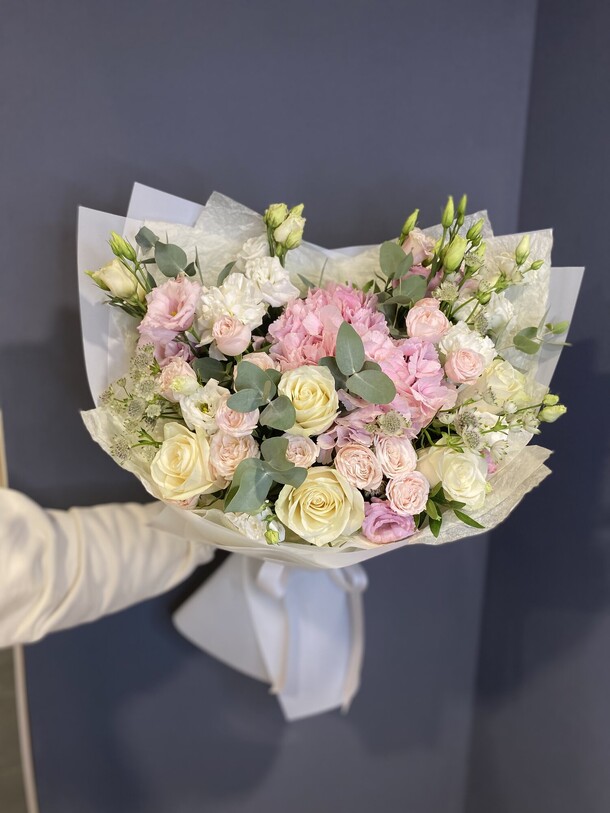 Букет, артикул F1140081 - 7920 рублей, доставка по городу. Flawery - доставка цветов