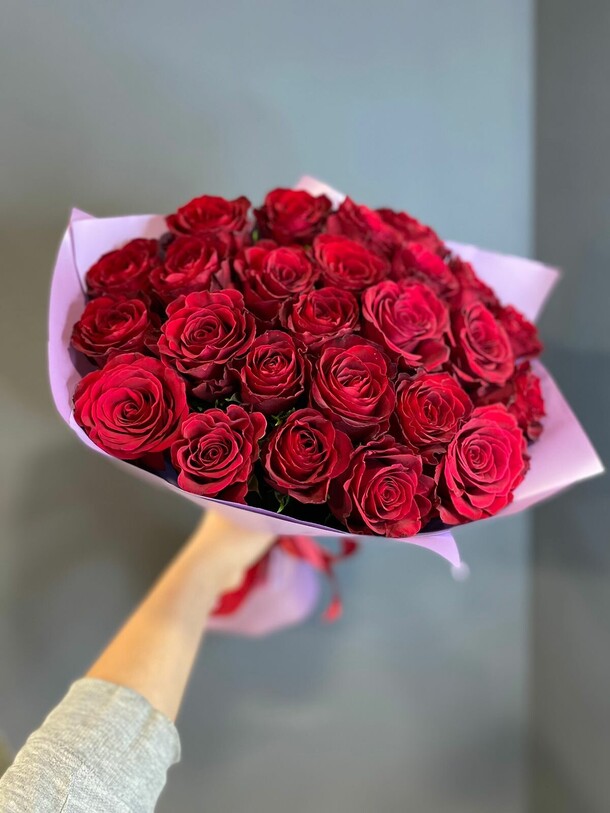 25 роз, артикул F1142019 - 4125 рублей, доставка по городу. Flawery - доставка цветов