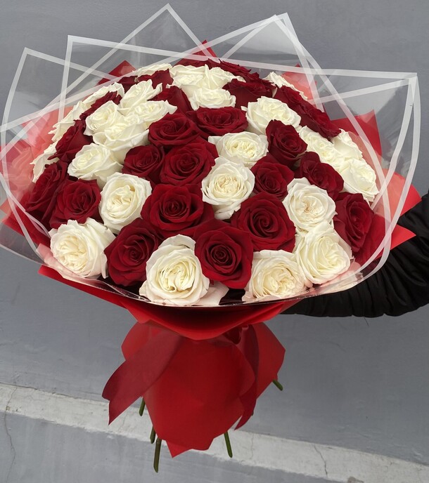 51 роза премиум, артикул F1150607 - 20680 рублей, доставка по городу. Flawery - доставка цветов
