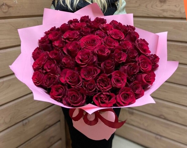 51 красная роза, артикул F1351246 - 8085 рублей, доставка по городу. Flawery - доставка цветов