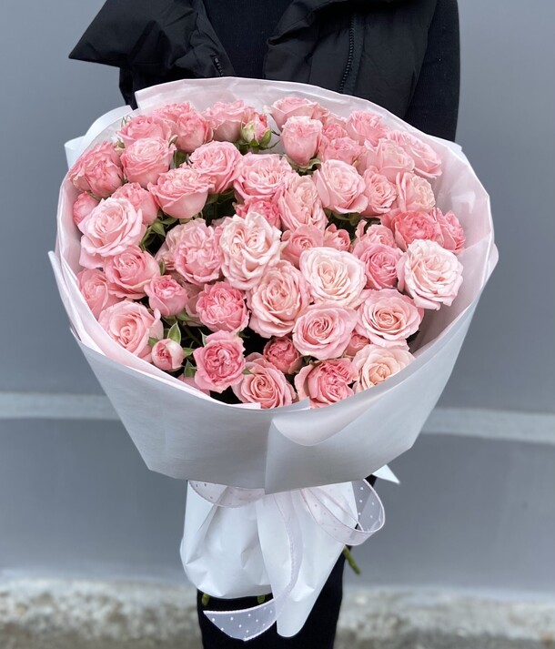 15 кустовых роз, артикул F1363103 - 7370 рублей, доставка по городу. Flawery - доставка цветов