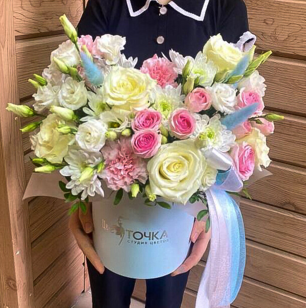 Композиция в шляпной коробке, артикул F1444081 - 4950 рублей, доставка по городу. Flawery - доставка цветов