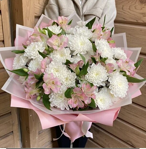 Букет из хризантем и альстромерий, артикул F1444098 - 4950 рублей, доставка по городу. Flawery - доставка цветов