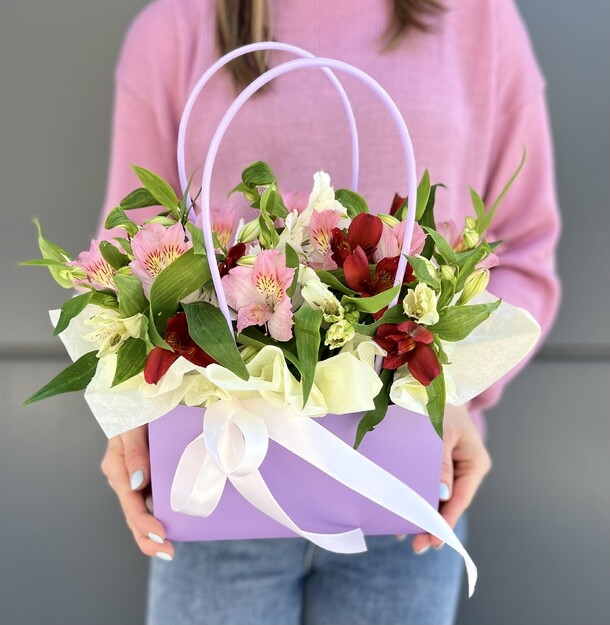 Композиция с альстромерией, артикул F1254895 - 1950 рублей, доставка по городу. Flawery - доставка цветов