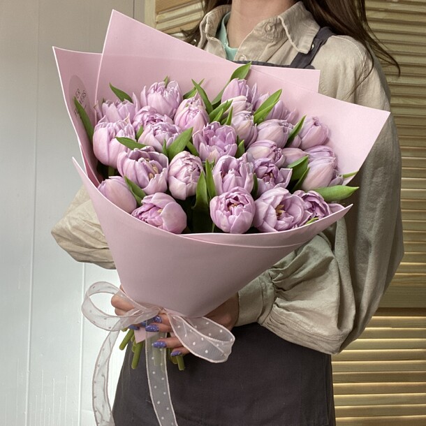 Лавандовый букет пионовидных тюльпанов 31шт, артикул F1189579 - 6780 рублей, доставка по городу. Flawery - доставка цветов