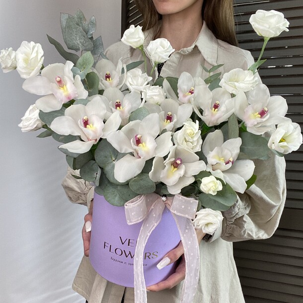 Композиция из орхидей с эустомой и эвкалиптом, артикул F1206931 - 6780 рублей, доставка по городу. Flawery - доставка цветов