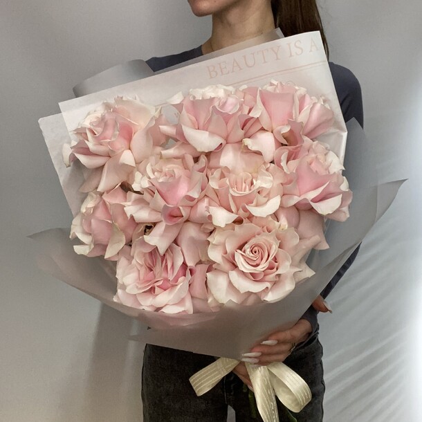 Нежный букет французских роз, артикул F1224238 - 5490 рублей, доставка по городу. Flawery - доставка цветов