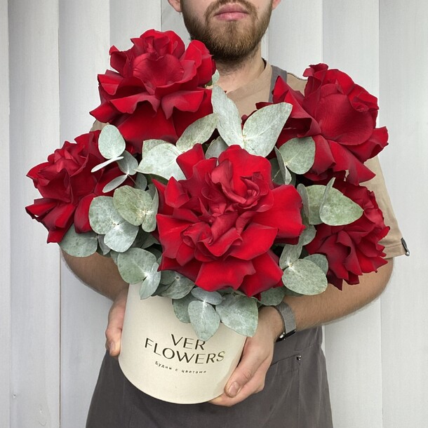 Шикарная коробка с французскими розами, артикул F1314775 - 5230 рублей, доставка по городу. Flawery - доставка цветов