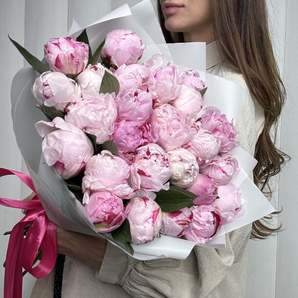 Букет пионов сара бернар 25шт, артикул F1404200 - 22500 рублей, доставка по городу. Flawery - доставка цветов