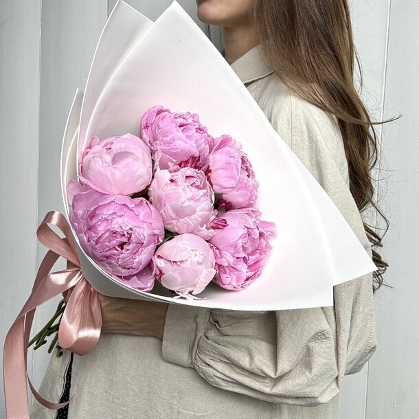 Букет пионов сара бернар 7шт, артикул F1404201 - 9144 рублей, доставка по городу. Flawery - доставка цветов