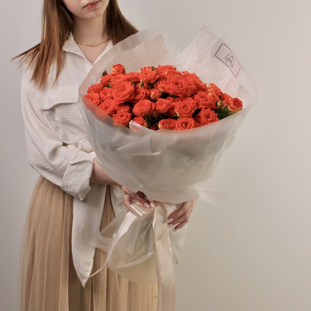 Монобукет из кустовых роз, артикул F1110531 - 6000 рублей, доставка по городу. Flawery - доставка цветов