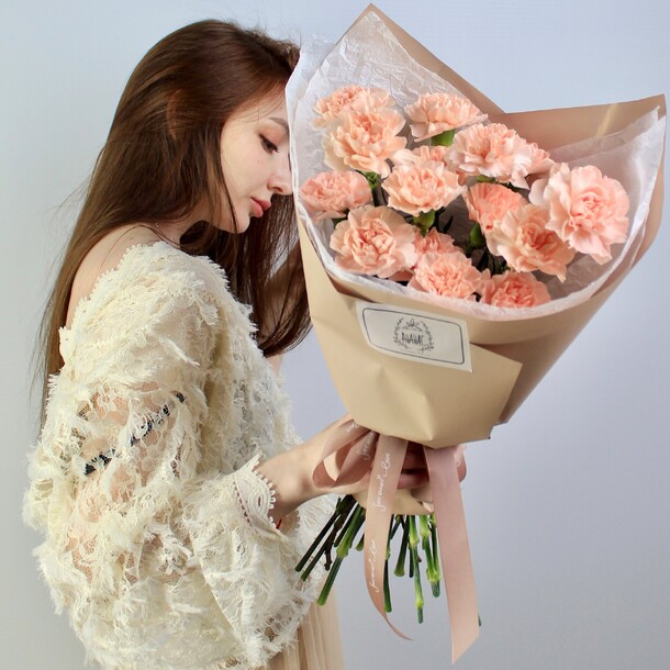 Монобукет из диантусов, артикул F1121505 - 4000 рублей, доставка по городу. Flawery - доставка цветов