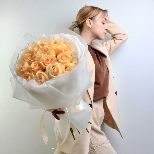 Монобукет из 15 роз, артикул F1189482 - 10000 рублей, доставка по городу. Flawery - доставка цветов