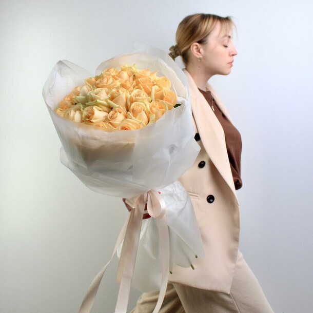 Монобукет из 25 роз, артикул F1189484 - 10000 рублей, доставка по городу. Flawery - доставка цветов