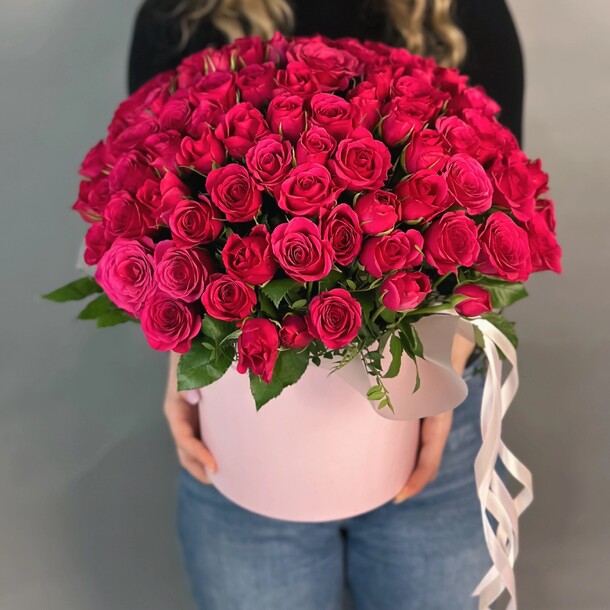 Розы в шлябном коробке, артикул F1396573 - 16760 рублей, доставка по городу. Flawery - доставка цветов