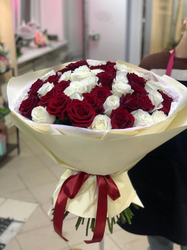 Для нее, артикул F1410968 - 13950 рублей, доставка по городу. Flawery - доставка цветов