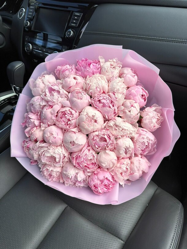 Пионы розовые сара бернар 35шт, артикул F1303379 - 39000 рублей, доставка по городу. Flawery - доставка цветов