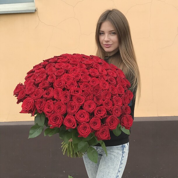 101 красна роза 50см, артикул F1304182 - 22000 рублей, доставка по городу. Flawery - доставка цветов