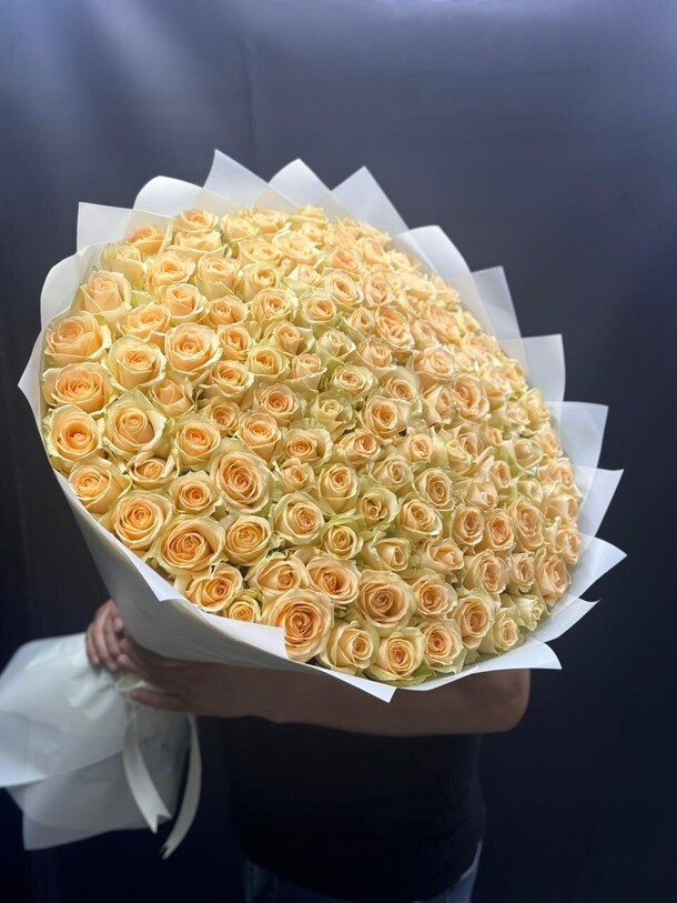 Розы 101шт пинч аваланж 60см, артикул F1328033 - 23650 рублей, доставка по городу. Flawery - доставка цветов