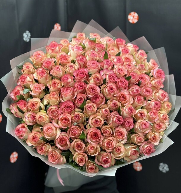 101 роза джамилия 60см, артикул F1328034 - 23650 рублей, доставка по городу. Flawery - доставка цветов