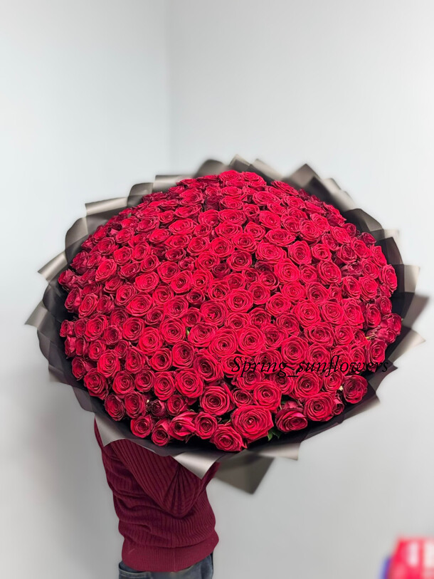 201 красная роза 70см, артикул F1348035 - 57200 рублей, доставка по городу. Flawery - доставка цветов