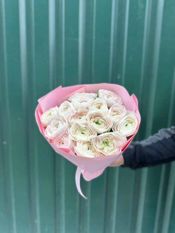 Ранункулюсы 15шт, артикул F1350612 - 14950 рублей, доставка по городу. Flawery - доставка цветов