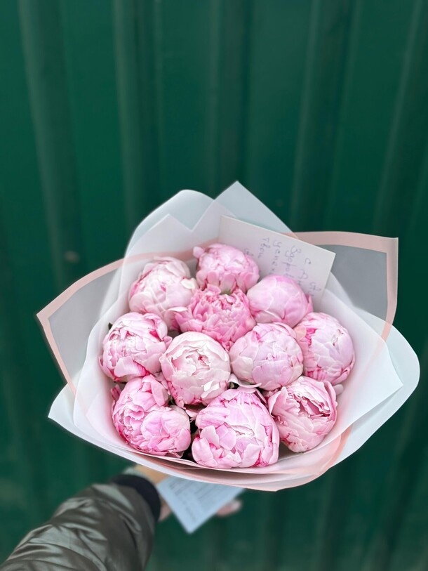 Пионы сара бернар 11шт, артикул F1350619 - 15000 рублей, доставка по городу. Flawery - доставка цветов