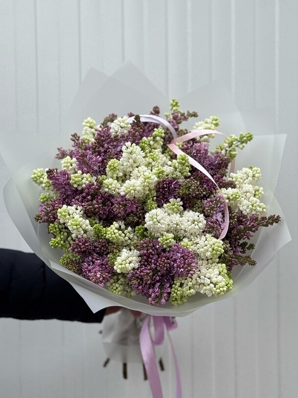 Букет сирени, артикул F1397426 - 37000 рублей, доставка по городу. Flawery - доставка цветов