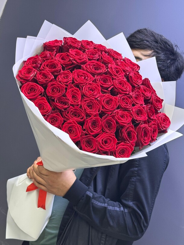 51 красная роза 70см, артикул F1434607 - 15000 рублей, доставка по городу. Flawery - доставка цветов