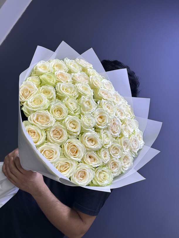 Белые розы 70см, артикул F1451219 - 16500 рублей, доставка по городу. Flawery - доставка цветов