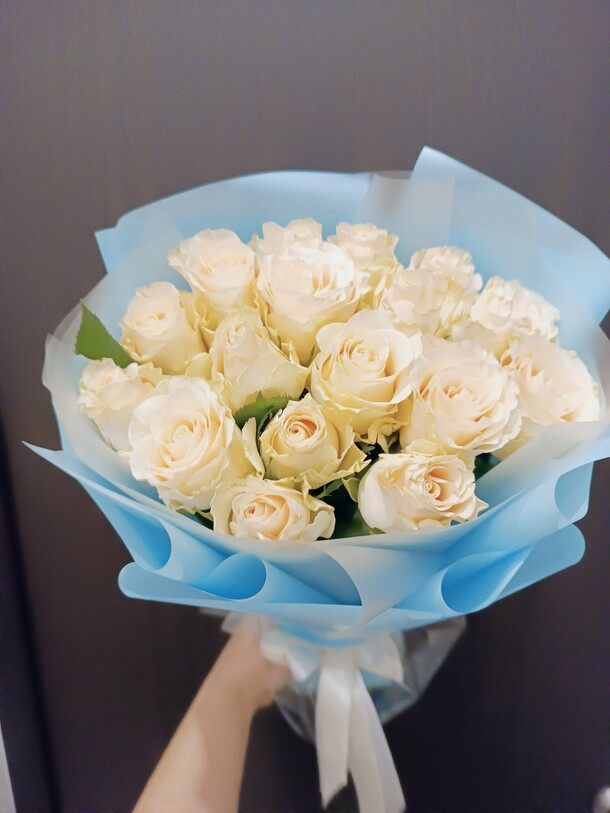 17 белых роз, артикул F1145276 - 3190 рублей, доставка по городу. Flawery - доставка цветов