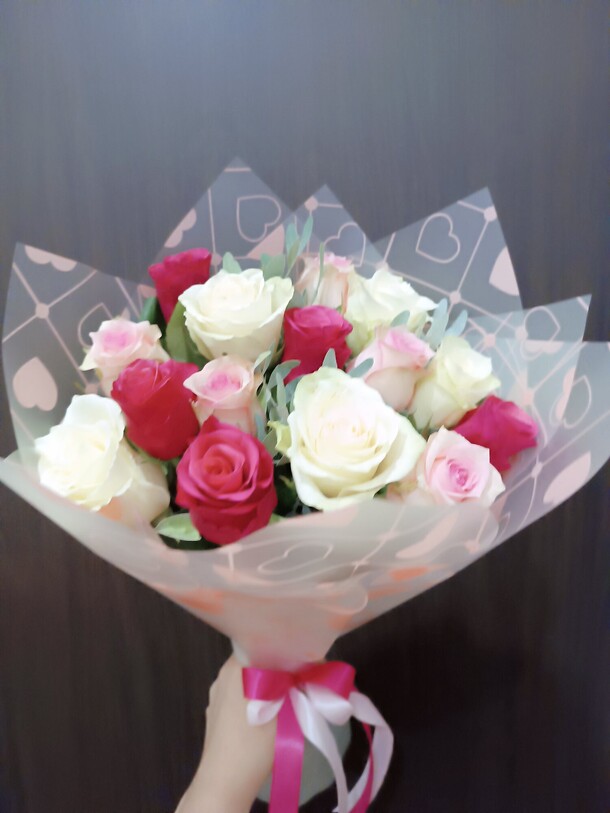 15 roses mixed, артикул F1146721 - 2990 рублей, доставка по городу. Flawery - доставка цветов