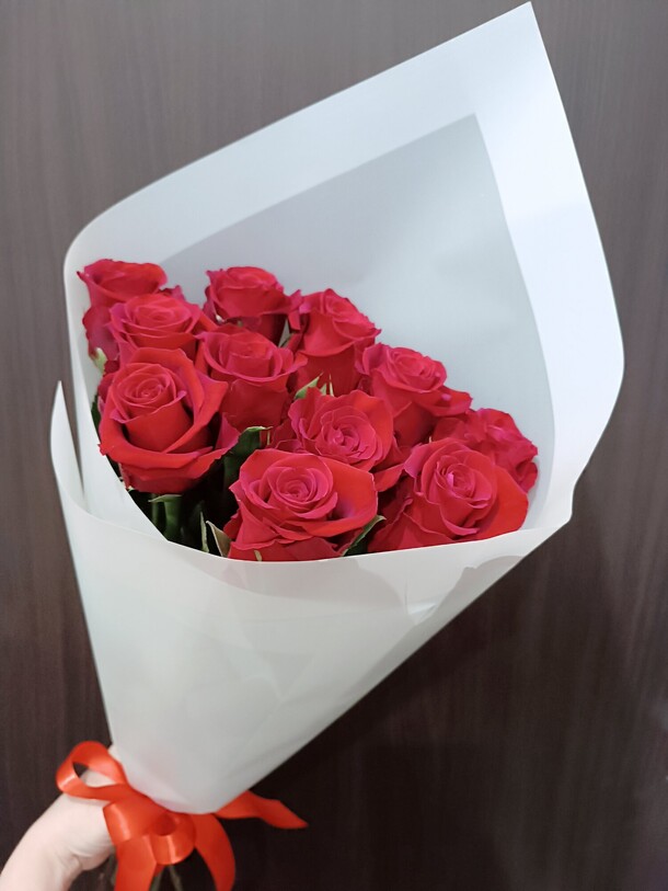11 прекрасных роз, артикул F1155424 - 4990 рублей, доставка по городу. Flawery - доставка цветов