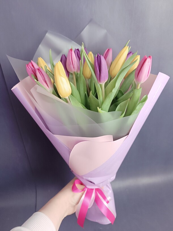 15 тюльпанов микс, артикул F1177295 - 2990 рублей, доставка по городу. Flawery - доставка цветов