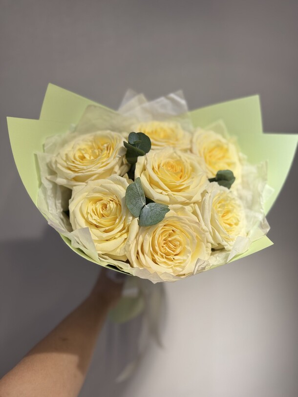 7 ароматных роз кендилайт, артикул F1487938 - 3990 рублей, доставка по городу. Flawery - доставка цветов