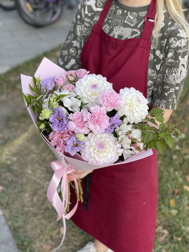 Букет «радость», артикул F1139100 - 4890 рублей, доставка по городу. Flawery - доставка цветов