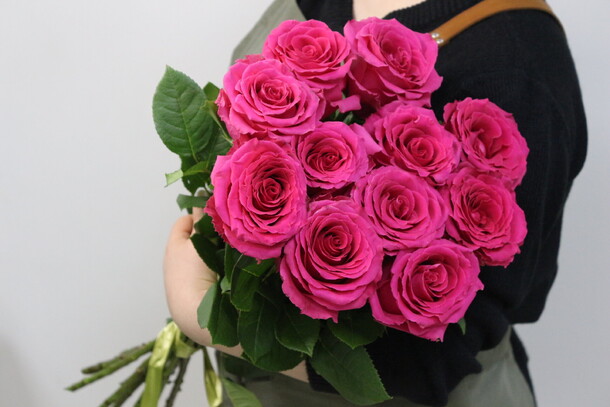 9 импортных роз, артикул F1167448 - 5627 рублей, доставка по городу. Flawery - доставка цветов