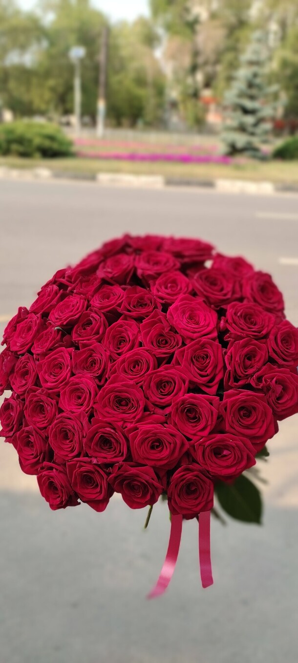 Букет из 51 красной розы, артикул F58403 - 14179 рублей, доставка по городу. Flawery - доставка цветов