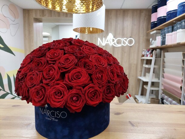 Розы в коробке, артикул F58923 - 26421 рублей, доставка по городу. Flawery - доставка цветов