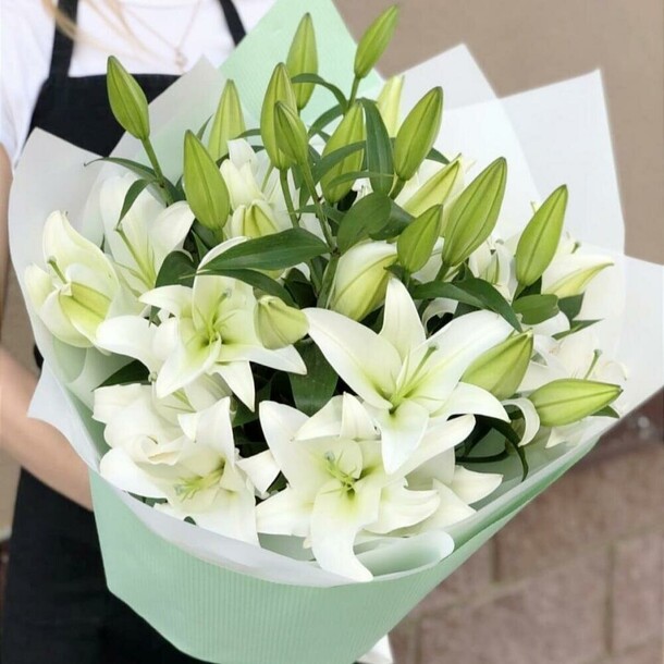 Лилия, артикул F1069454 - 7250 рублей, доставка по городу. Flawery - доставка цветов