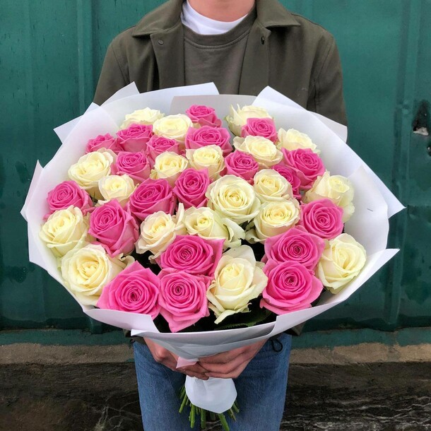 Букет из восхитительных роз двух сортов ц в е т к е в и ч, артикул F1141914 - 8300 рублей, доставка по городу. Flawery - доставка цветов